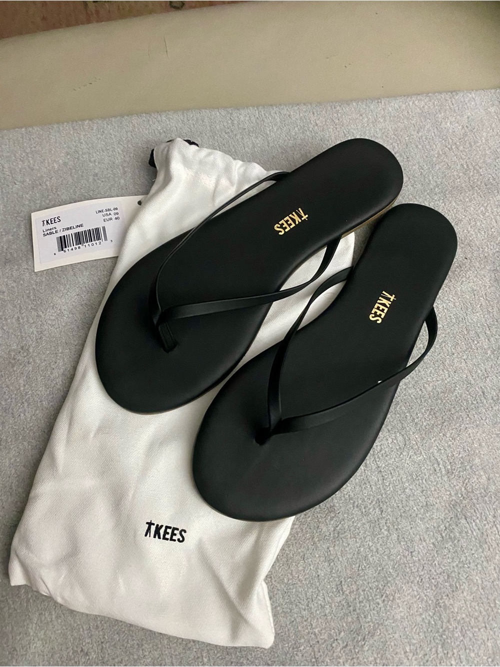 TKEES Black Minimalist Leather Thong Sandals